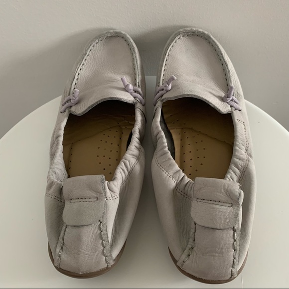Hush Puppies - Light Grey Leather Stretch Loafers - Size 8M - Picture 2 of 13